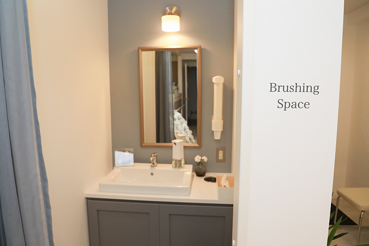 瀬尾歯科クリニック 福岡市博多区 ブラッシングルームを完備。診療前の口腔ケアなどで活用