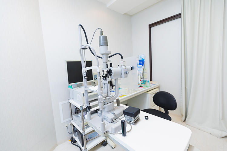 かめざわ眼科 横浜市南区 院長としっかり対話ができる診察室