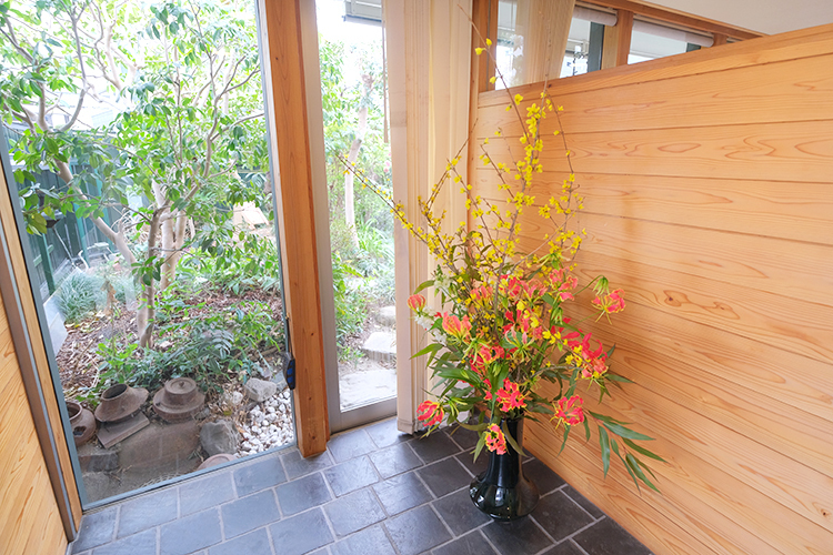 さくらんぼクリニック 名古屋市北区 生花を飾るのは院長のこだわりだそう