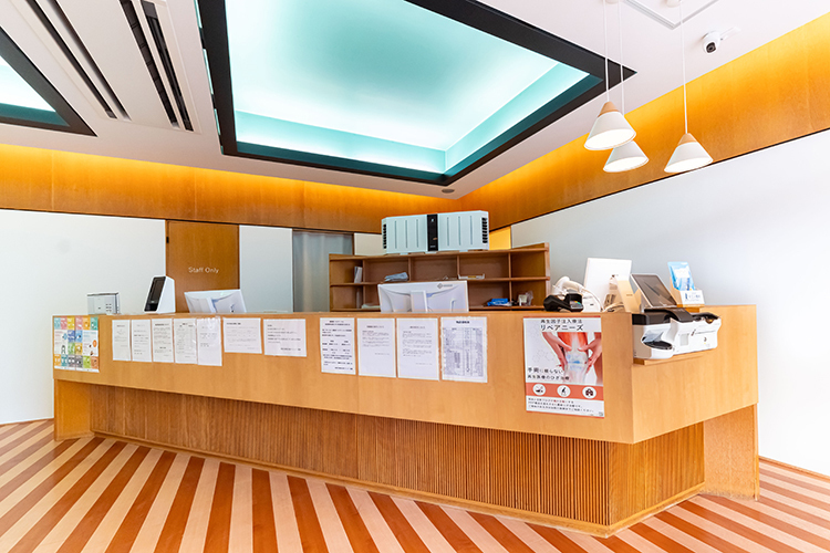 新柴又駅前広場クリニック 葛飾区 新柴又駅より徒歩すぐ。急な受診にも柔軟に対応している