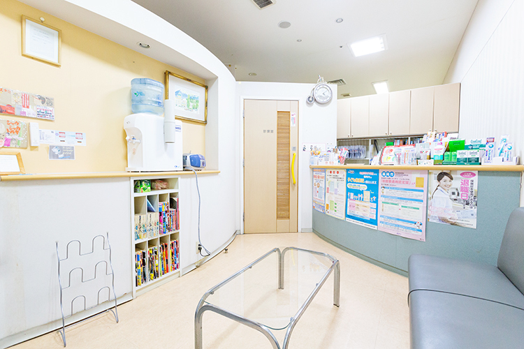 長浜市場歯科 福岡市中央区 市場で働く人たちのために、午前8時から開院している