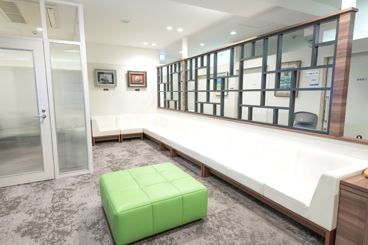 後藤けんクリニック 福岡市中央区 広々とした待合室