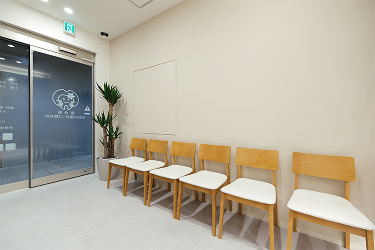 桜台駅おおの歯科・口腔外科 練馬区 木のぬくもりが感じられる落ち着いた空間が特徴の院内