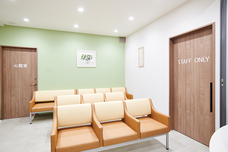 大森西メンタルクリニック 大田区 広々とした待合室
