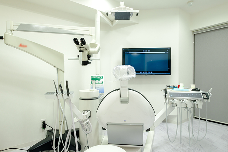 新宿駅前サイナス歯科・矯正歯科 新宿区 専門技術を持つ歯科医師が多数在籍