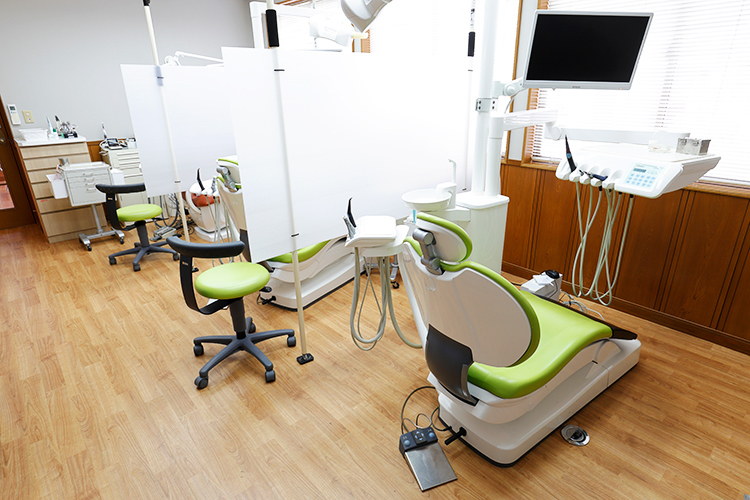 AYデンタルクリニック 相模原市南区 清潔感のある診療ユニット