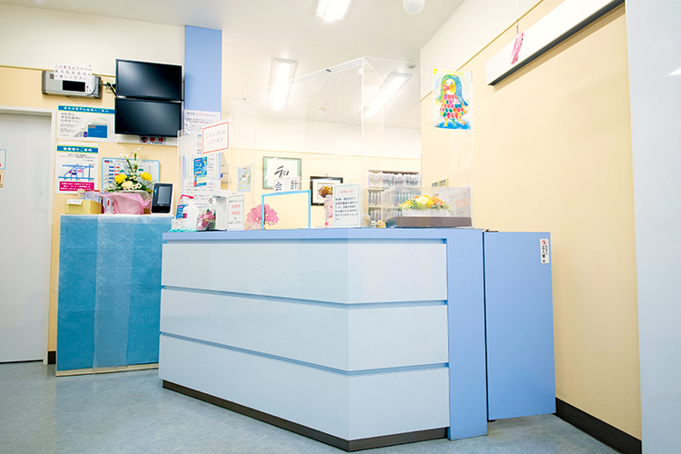 なごみ皮ふ科 海老名市 水色を基調とした清潔感のある院内