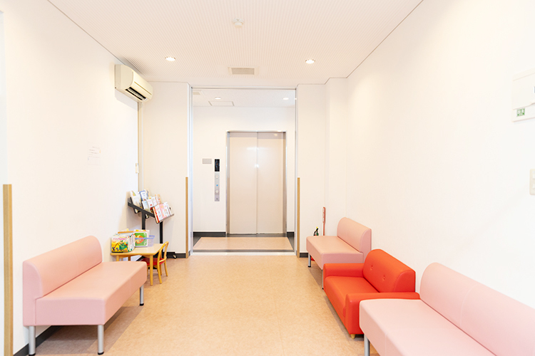 桑原産婦人科医院 中間市 エレベーターがあるため、お産後の移動も負担が少ない