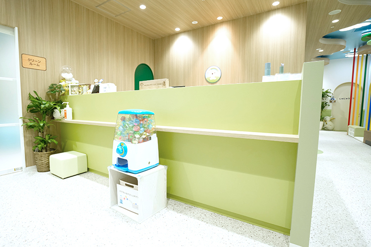 そらいろこどもクリニックありあけ 江東区 育児の悩みも気軽に相談できる、親子に寄り添う受付