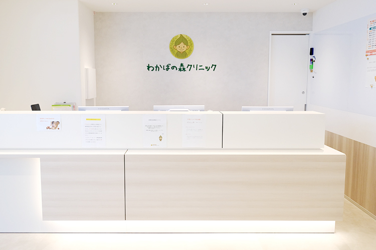 わかばの森クリニック 大阪市生野区 頼れるスタッフが在籍し、笑顔で出迎える
