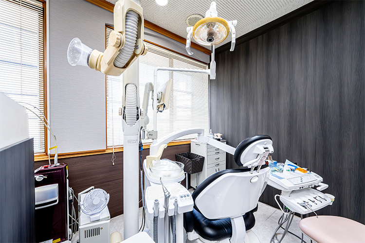 亀山歯科・愛子矯正歯科 北九州市八幡西区 木を基調とした、落ち着いた雰囲気の院内