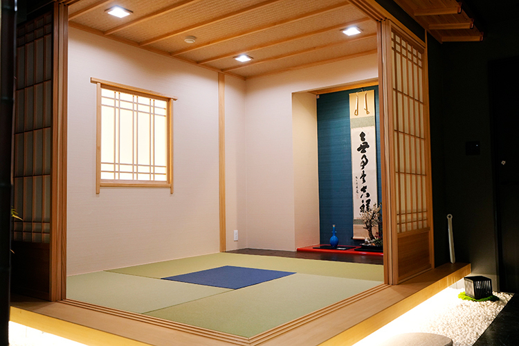 エクシアクリニック東京 中央区 院長こだわりの和室。治療だけでなく、心の安らぎも大切に