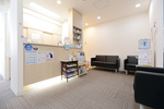 こいずみ歯科・矯正・歯科口腔外科 秦野市 受付では明るいスタッフが対応してくれる