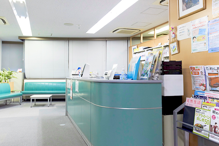 アルス小林整形外科 目黒区 スタッフの優しい笑顔が迎えてくれる