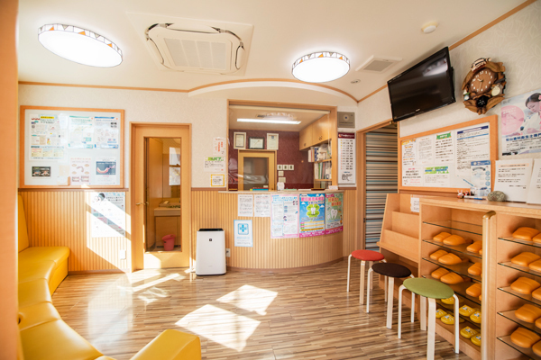 ひめ歯科クリニック 松山市 温かな接遇で迎えてくれる受付スタッフ