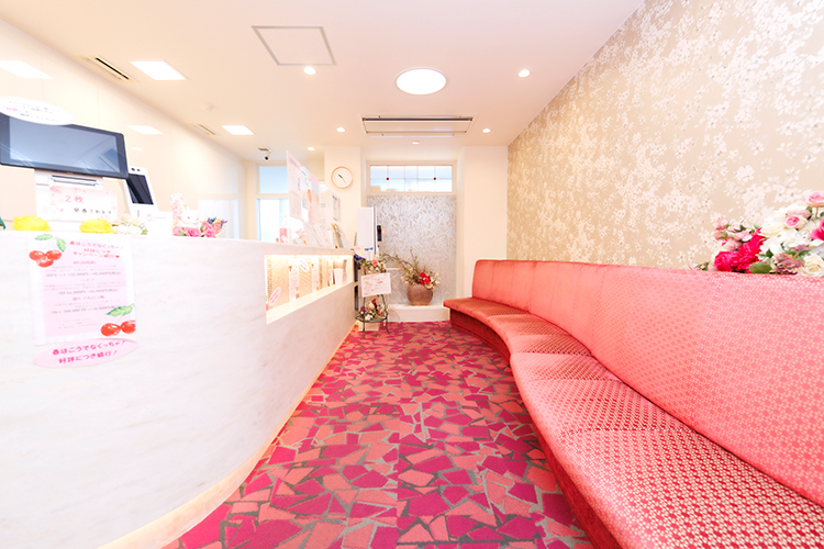 咲江レディスクリニック 名古屋市千種区 品のある落ち着いた雰囲気。読み物も豊富に用意されている