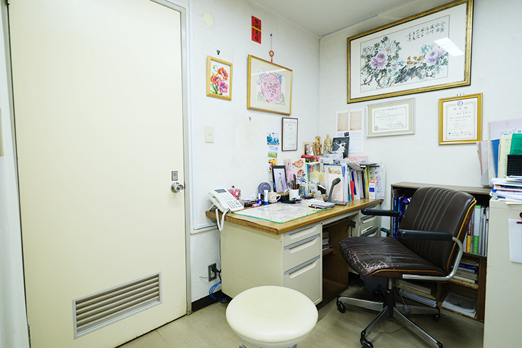 扇内医院 練馬区 丁寧な対話を重ね、最適な治療を探る診察室