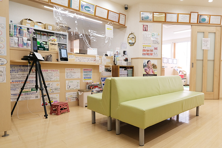 いじち歯科 堺市堺区 笑顔で迎えてくれる受付