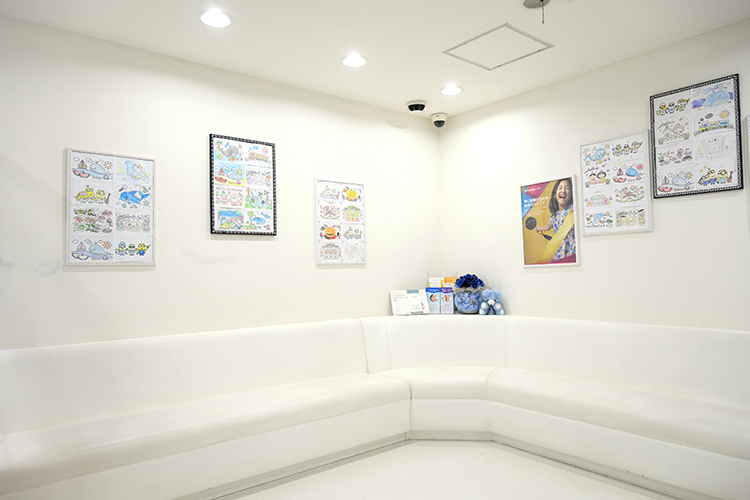 海岸歯科Oral Care 千葉市中央区 白を基調とした清潔感あふれる院内