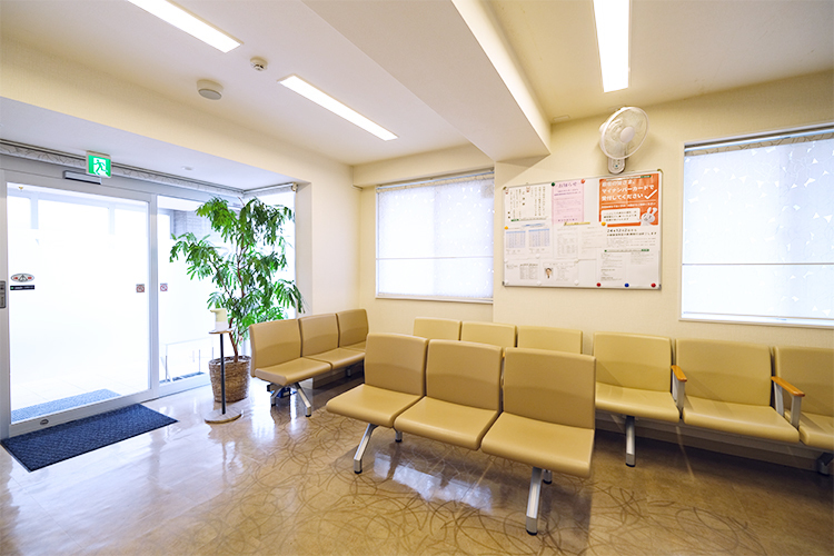 茅ヶ崎信愛クリニック 茅ヶ崎市 清潔感に満ちた院内は、落ち着いた雰囲気でリラックスできる