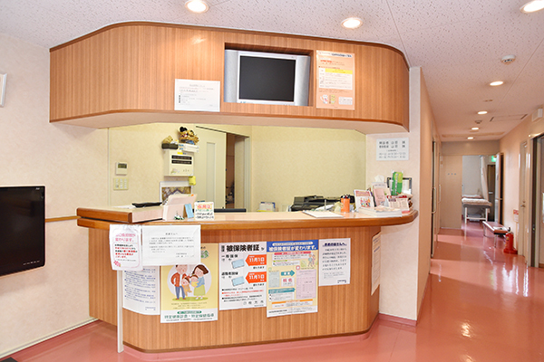山田誠クリニック 枚方市 受付スタッフの丁寧な対応が評判だ