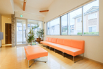 KITADE DENTAL CLINIC 桑名市 温かみのある待合室