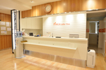 SALAレディースクリニック 大阪市阿倍野区 ホテルのフロントのような品のある受付