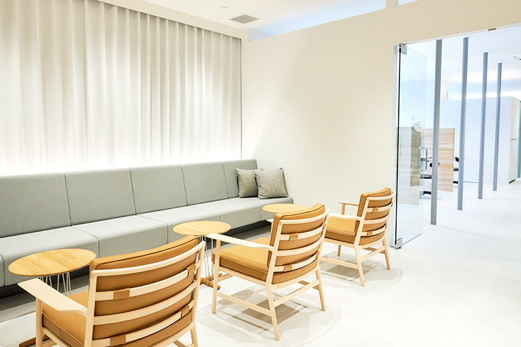 TOKYO DENTAL OFFICE 西新宿 新宿区 ホテルラウンジを思わせる、ゆとりと安らぎの院内空間