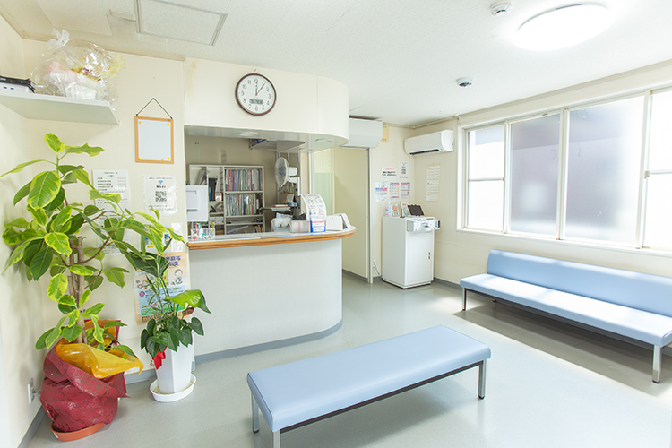 いうち耳鼻咽喉科 鹿児島市 日当たりの良い受付ではクレジットカード払いも対応可能