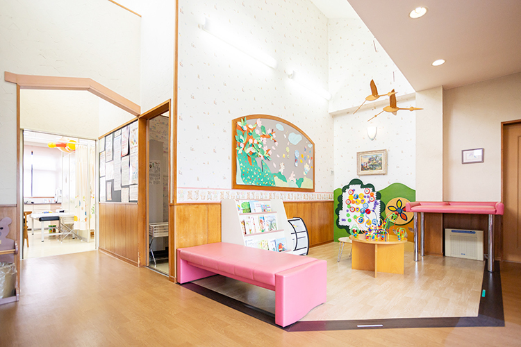 くろさきこどもクリニック 宇都宮市 来院が楽しくなる広々としたキッズスペース