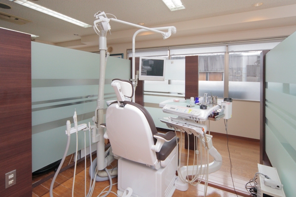 落ち着いた雰囲気の診察室でリラックスして治療が受けられる 17167 ma 3 1441252631