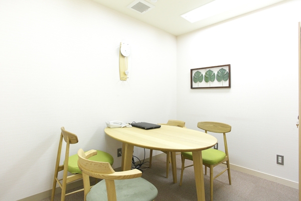 面談室にも院長のこだわりが溢れている 39750 ma 3 1405080949