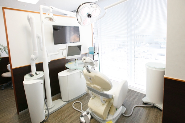 スタイリッシュな診察室。自然光もたっぷり入る 173480 ma 3 1426553740