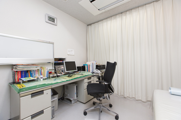 診察室には、なんでも聞いてください、という貼り紙が Cs3