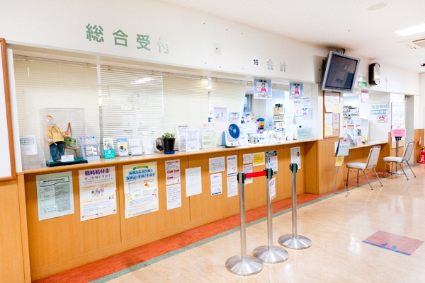 規模の大きなクリニックなので受付も広い 128883 ma 3 1438158132