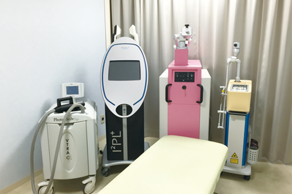 ハイレベルな医療機器がそろい、さまざまな皮膚疾患に対応 Cs 3