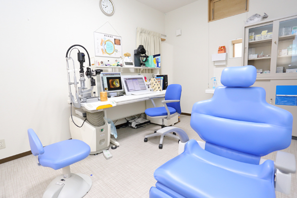 院長は日本眼科学会眼科専門医。ぶどう膜炎にも詳しい 3