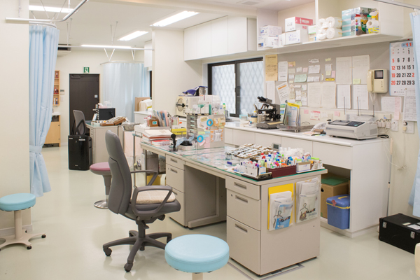 広々とした診察室で、先生、スタッフが懇切丁寧に診察してくれる %ef%bc%93
