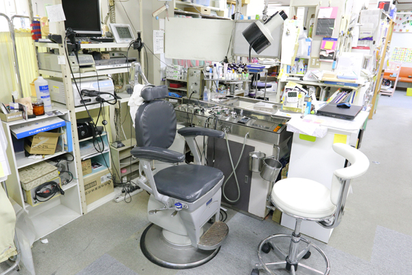 「思いやりの医療」を大切に診察にあたっている院長