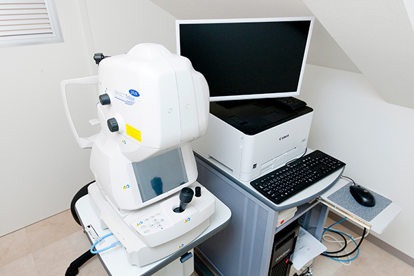 OCTをはじめ先進の機器を導入している 3