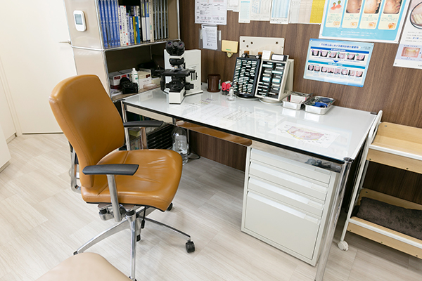 開放的な診察室。診察時の会話を大切にしている 3