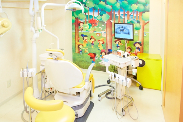 個室にはかわいらしい壁画が施され子どもも安心 13126 ma 3 1443431603