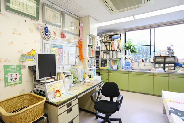 長年地域医療を支えてきたベテランドクターが診察してくれる 3