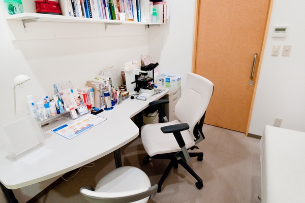 院長の伊東先生は決して妥協を許さない頼もしい医師だ 38870 ma 3 1415864770