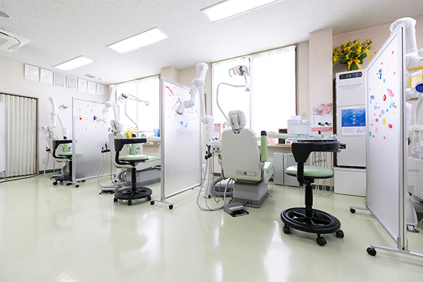 プライバシーにも配慮された、明るく清潔なユニット 3