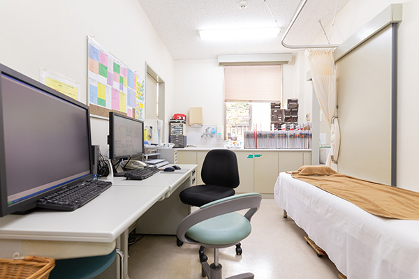 診療では患者の声に耳を傾けることを心がけている 3