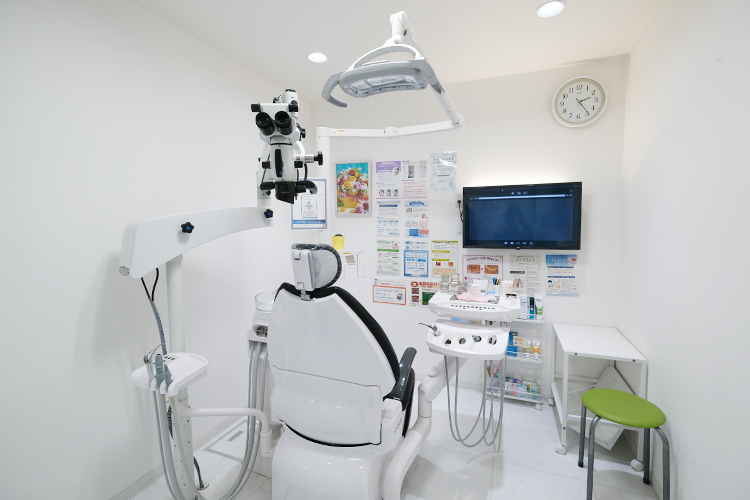 駒込駅前デンタルクリニック  豊島区 モニターを用いたわかりやすい説明を行う