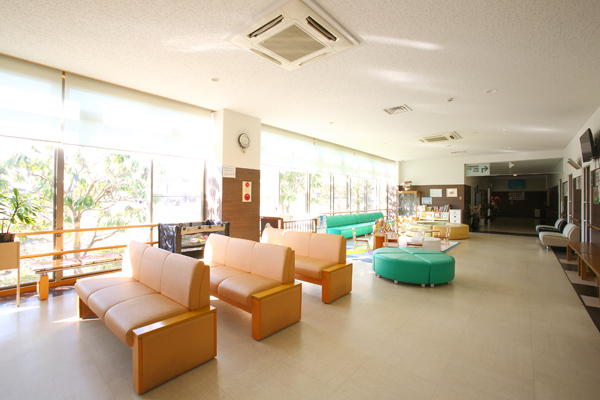 院内は広々とした空間になっている 3