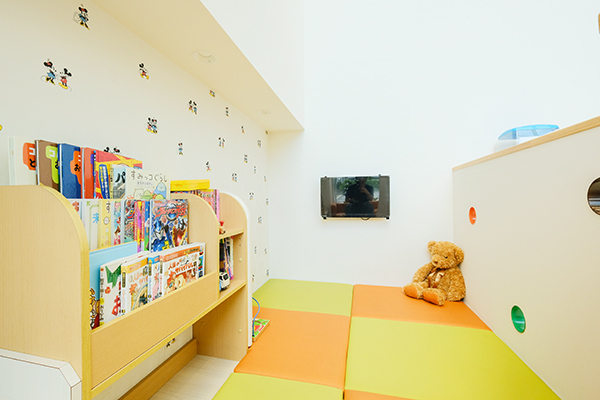 子どもを連れて通いやすいようキッズルーム完備 3