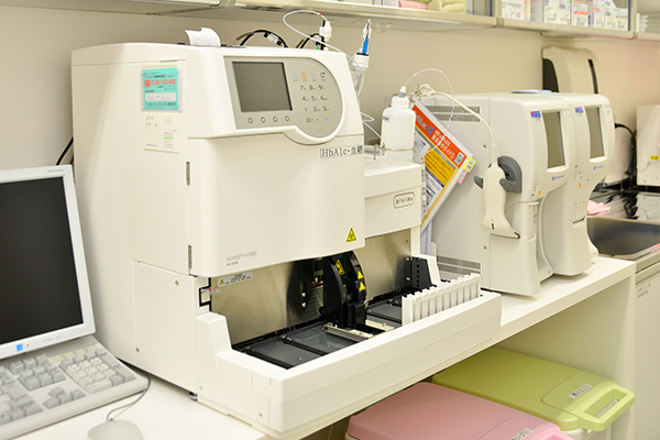 糖尿病の検査をその日に院内で完了することができる機器を導入 3